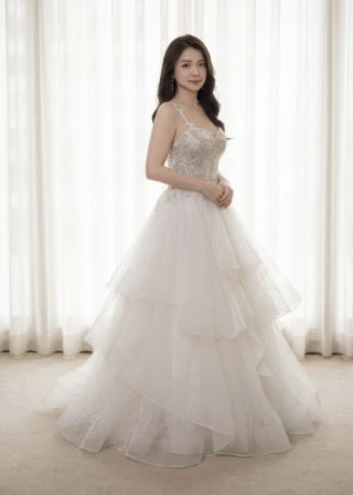 018-Dramatic-A-Line_Spaghetti-Strap_Tiered-Horsehair-Skirt-asian-bridal-hire