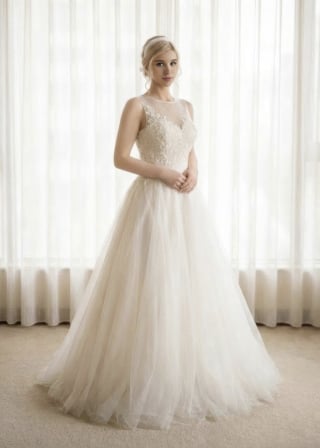 025-Soft-A-Line_Strapless_Beaded-Lace-Bodice_Simple-Tulle-Skirt-asian-bridal-hire