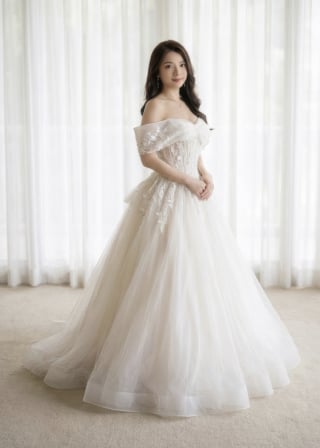 028-Dramatic-A-Line_Off-Shoulder_Ruched-Tulle-Strap_Floral-Lace-asian-bridal-hire
