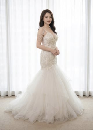040-Mermaid_Spaghetti-Strap_Beaded-Shoulder-Chains_Ruffled-Tulle-Skirt-asian-bridal-hire