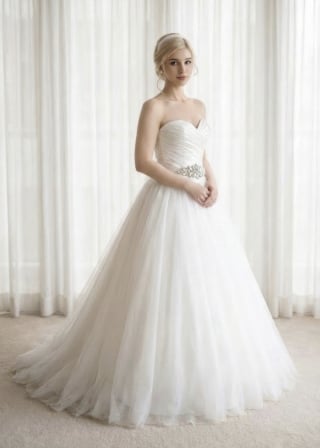 057-Dramatic-A-Line_Strapless-Sweetheart_Ruched-Bodice_Scattered-Beading-asian-bridal-hire