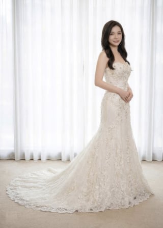 065-Trumpet_Strapless-Sweetheart_Heavy-Beaded-Bodice_Lace-Applique-Skirt-asian-bridal-hire