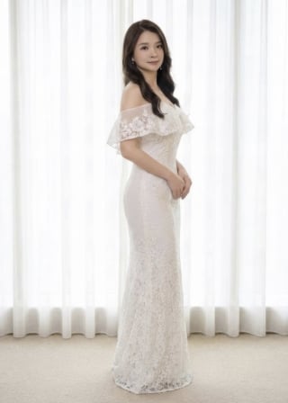 072-Sheath_Off-Shoulder_Ruffled-Neckline_All-Over-Lace-asian-bridal-hire