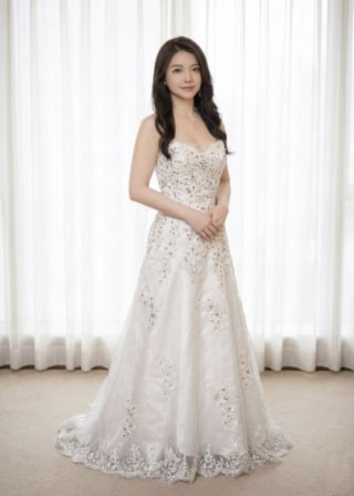 091-Soft-A-Line_Strapless-Sweetheart_Scattered-Crystal-Applique_Tulle-asian-bridal-hire