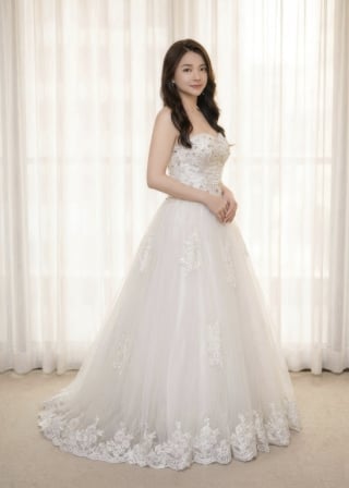 093-Dramatic-A-Line_Strapless-Sweetheart_Lace-Applique_Wide-Lace-Hem-asian-bridal-hire