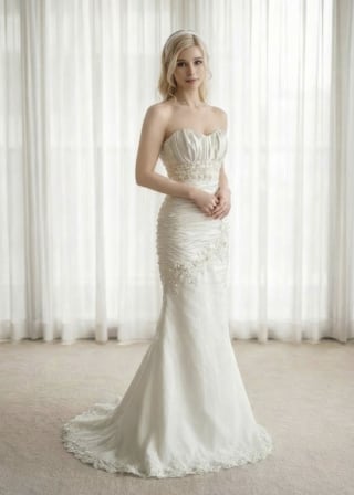 094-Mermaid_Wide-Strap_Ruched-Bodice_Tiered-Handkerchief-Skirt-asian-bridal-hire