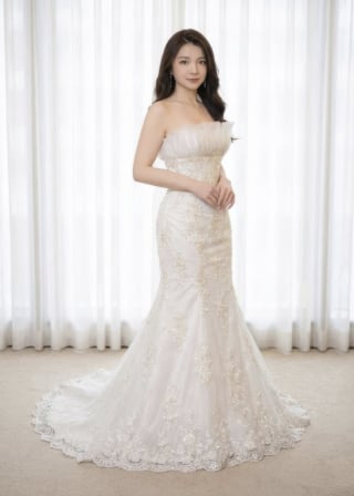 097-Mermaid_Strapless_Ruffled-Neckline-Trim_Gold-Embroidery-asian-bridal-hire