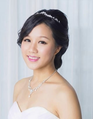 4-2-Minimalist-Asian-wedding-makeup-with-a-clean-fresh-and-glowing-complexion