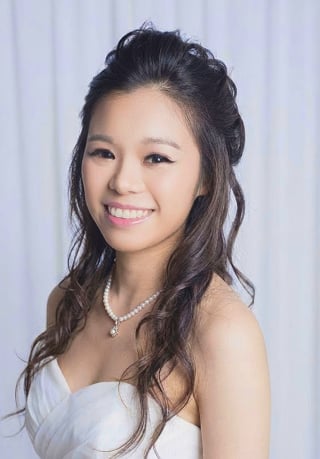 5-2-Soft-radiant-bridal-beauty-look-emphasizing-healthy-luminous-skin-texture