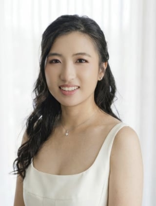 8-Voluminous-dark-hair-styled-in-glamorous-soft-waves-for-a-wedding-day